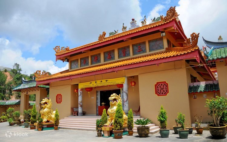SAM POH TEMPLE
