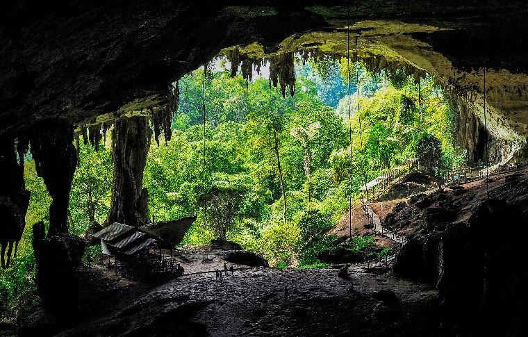 NIAH CAVES