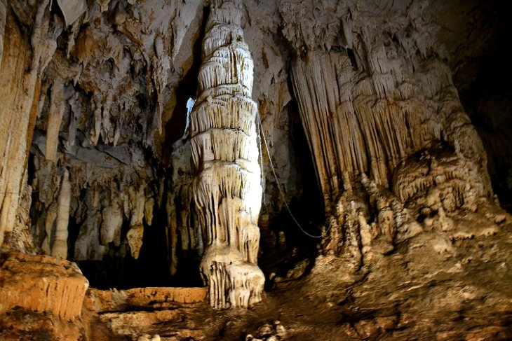 THAM LOT CAVE